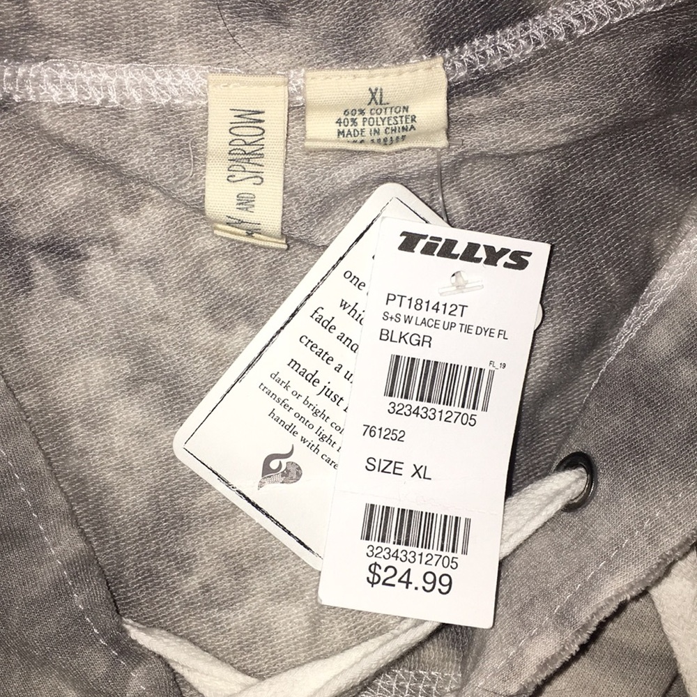 Tilly’s vneck pull over sweater NWT long sleeve